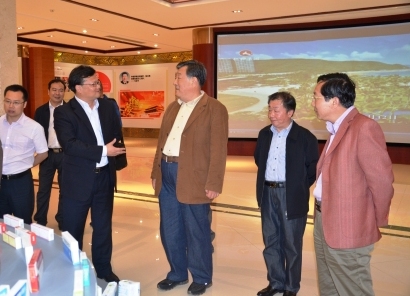 全國(guó)政協(xié)科教文衛(wèi)體委員會(huì)副主任、中國(guó)文聯(lián)副主席、中國(guó)音樂(lè)文學(xué)學(xué)會(huì)主席陳曉光參觀考察仁和集團(tuán)